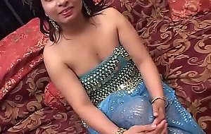 Chubby indian wife cheats chiefly their way retrench with 2 cocks