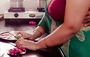 Desi Indian Big Boobs Stepmom Arya Screwed by Stepson apropos Kitchenette while Cooking.