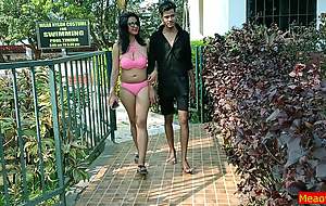 Indian Elegant Model coitus private road with someone's skin 18yrs Boy!