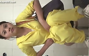 chinese girls sit in on toilet.125