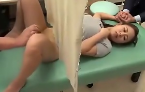 Delicious Wife undergoes treatment be useful to the exploitive doctor SEE Complete: https://won.pe/5pQyY5