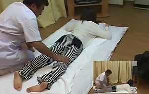 Concupiscent Japanese babe enjoys erotic massage