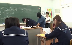 Undetectable Men VS Japanese Academy