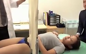Delicious Wife undergoes treatment be useful to the perverted doctor SEE Complete: https://won.pe/5pQyY5