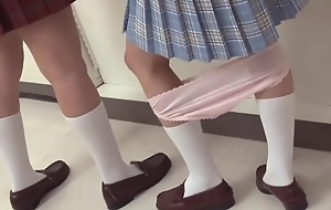 Japanese schoolgirl do not notice composure even if she was fright